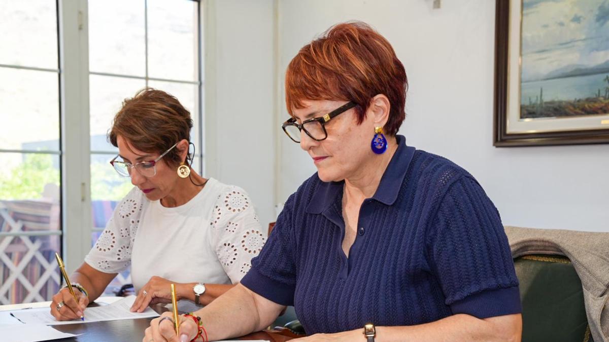 Onalia Bueno y Candelaria Delgado.