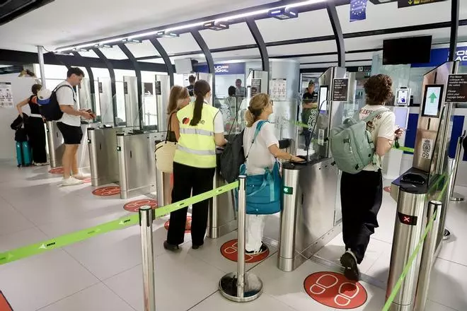 Las mejores imágenes del nuevo control de fronteras EES del Aeropuerto de Corvera para pasajeros extracomunitarios