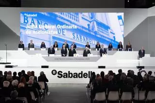 Primera junta de accionistas del Sabadell tras el regreso a Catalunya