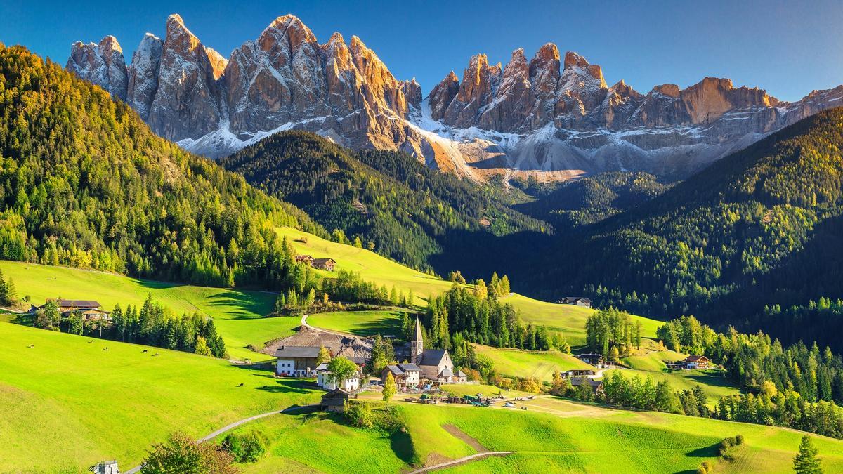 Pueblo de Santa Maddalena, Dolomitas, Italia, Viajar gratis