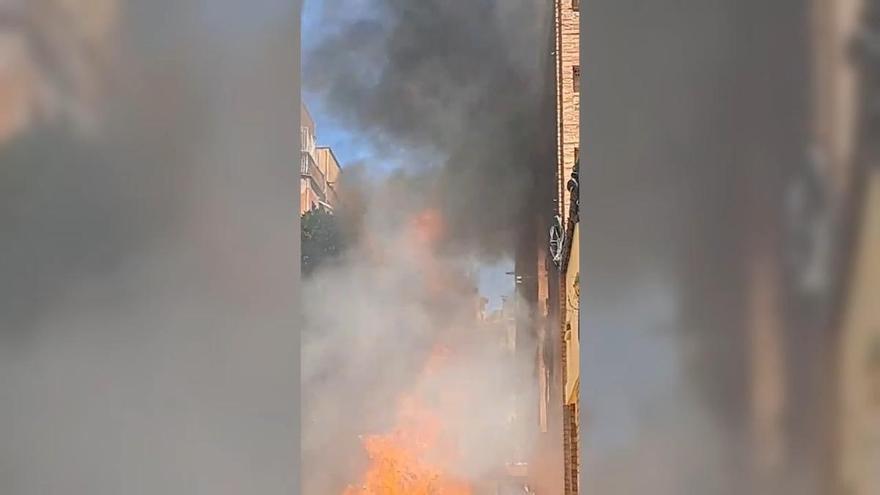 Vídeo: Explosió de tres contenidors intel·ligents a Girona causa danys a façanes i vehicles