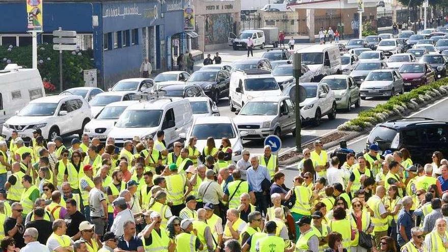 Protesta reciente de los transportistas y trabajadores de la central de As Pontes, en A Coruña. // C.Pardellas