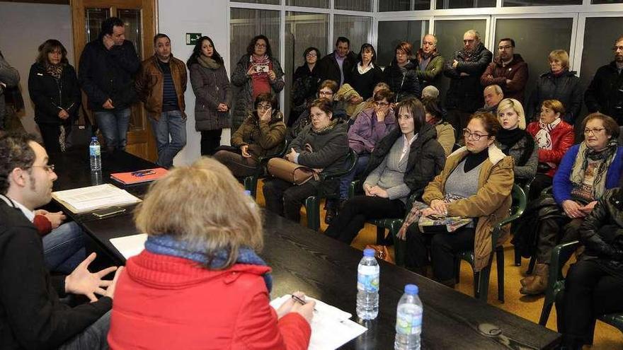 Un instante de la primera charla informativa de la Plataforma de Perxudicados de Cláusulas Chan de Lalín. // Bernabé/Javier Lalín