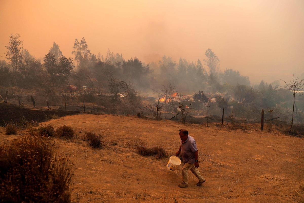 Los incendios que arrasan Chile dejan ya más de 20 muertos