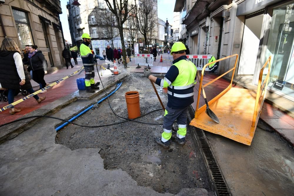 Sucesos en Pontevedra | Inventario de daños tras el reventón de una tubería en el centro