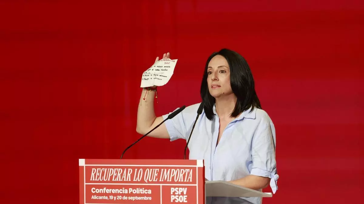 Rebeca Torró: "Feijóo es un mal virus que está infectando a sus dirigentes"