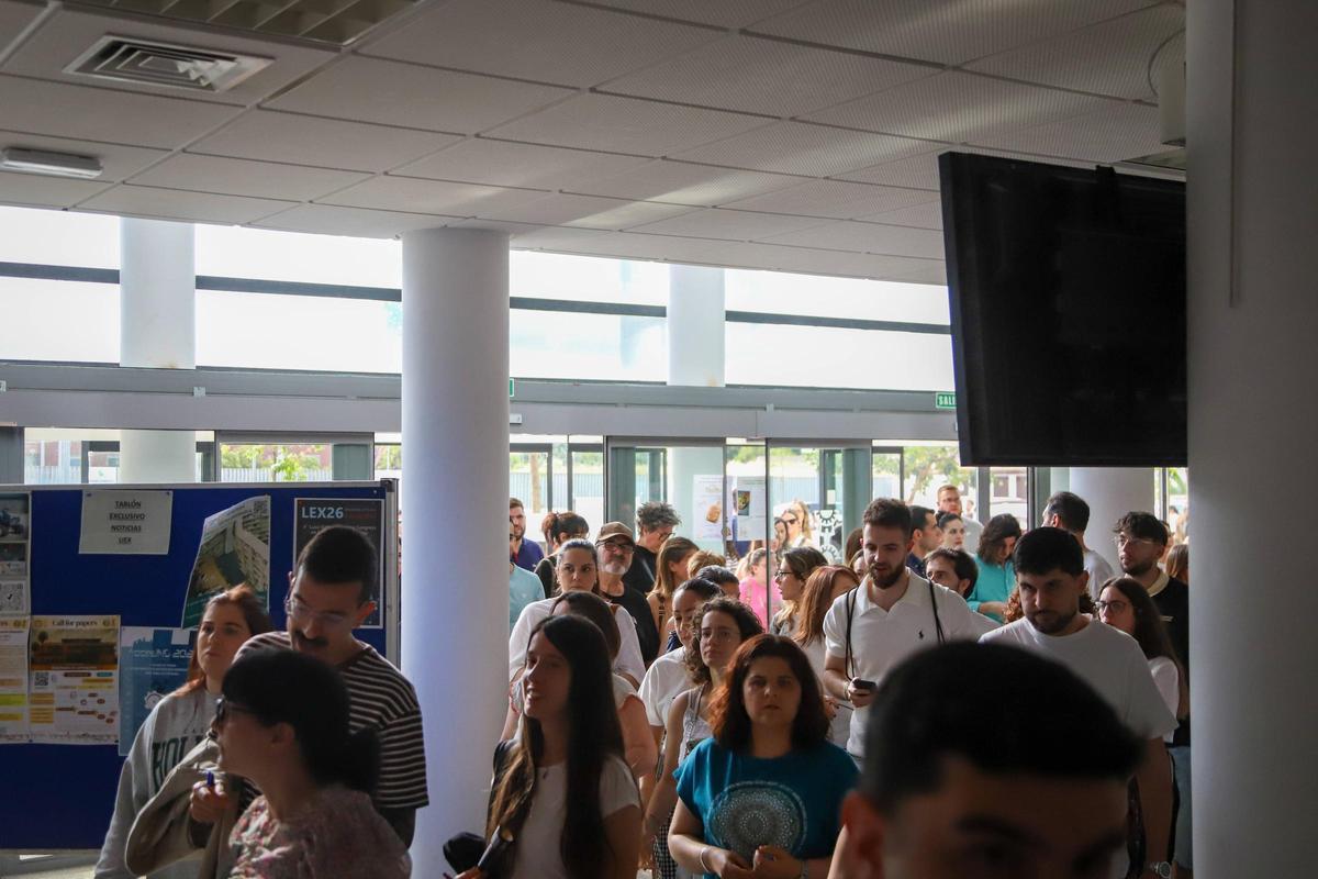 Fotogalería | Las oposiciones a la Administración del Estado en Badajoz, en imágenes