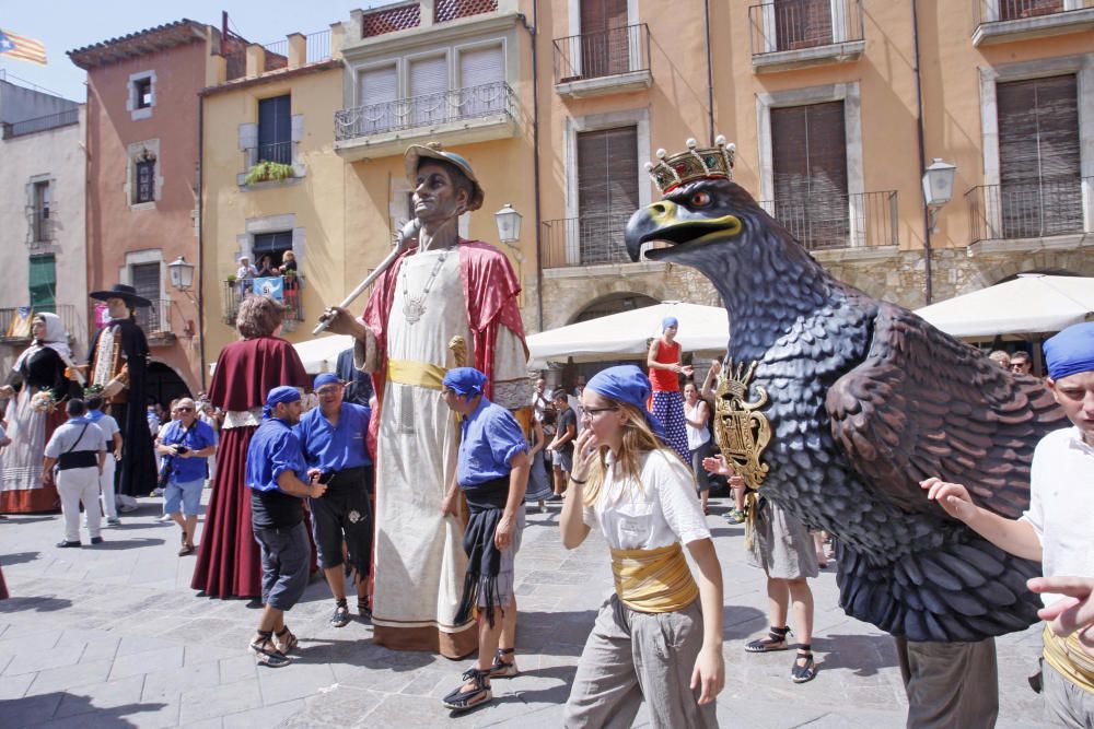 L''Àguila torna a la cercavila de Sant Genís a Torroella de Montgrí