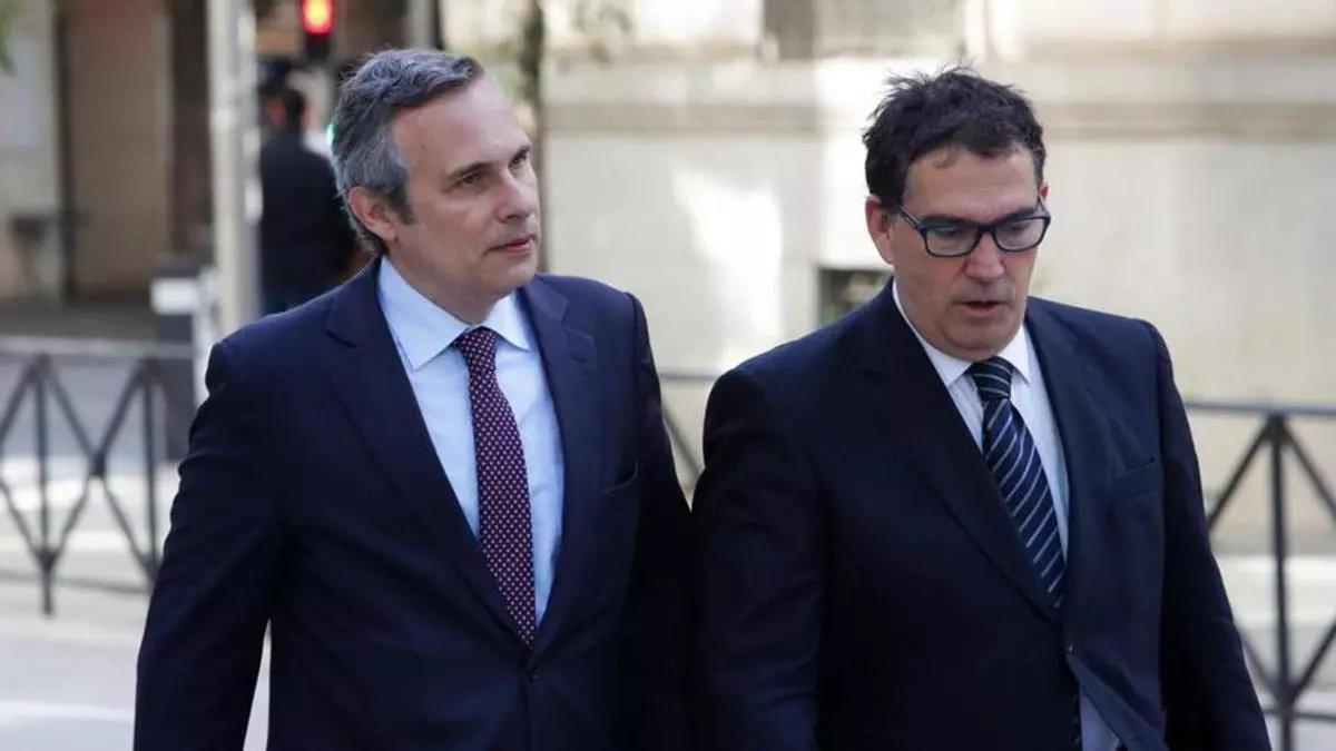 Josep Lluís Alay junto con el que era su abogado Jaume Alonso-Cuevillas.