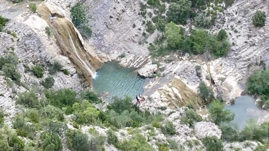 Els bombers rescaten un menor ferit a Organyà