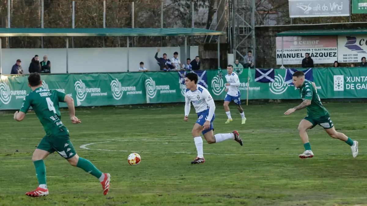 El CD Tenerife gana en Espiñedo con un gol de penalti en el alargue