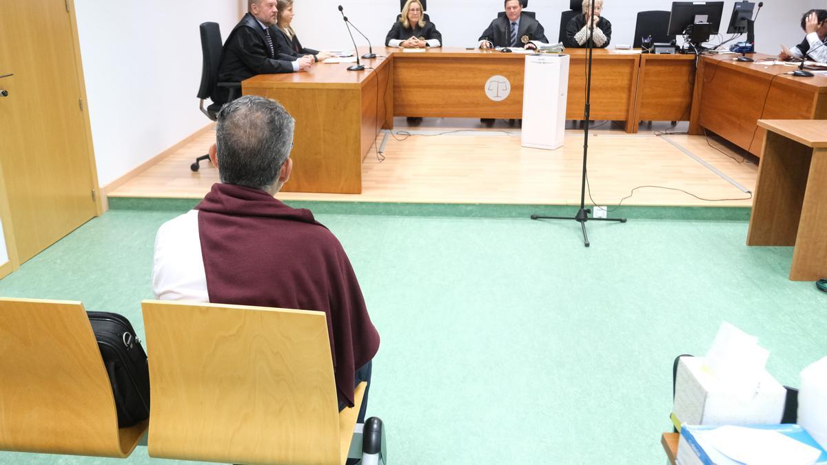 El acusado en el juicio celebrado en la Audiencia de Alicante.