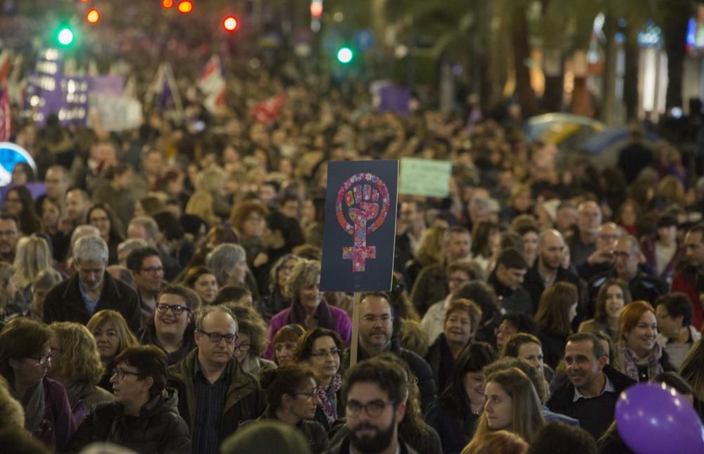 8 de Marzo: Más de 40.000 personas en la manifestación feminista de Alicante contra el machismo y por la igualdad