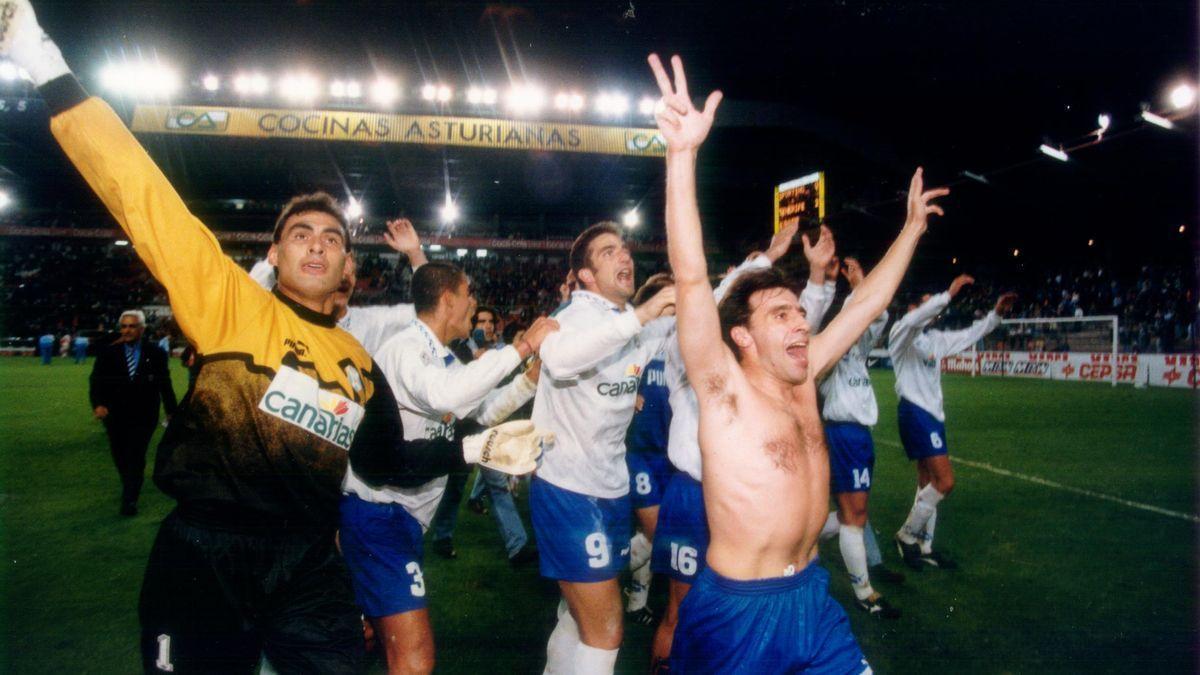 Ojeda, Pizzi y Felipe, entre otros, celebran la victoria de 1996.