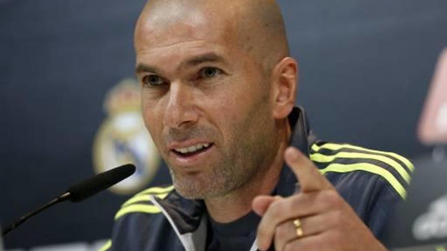 El entrenador francés Zinedine Zidane durante la rueda de prensa que ofreció ayer.