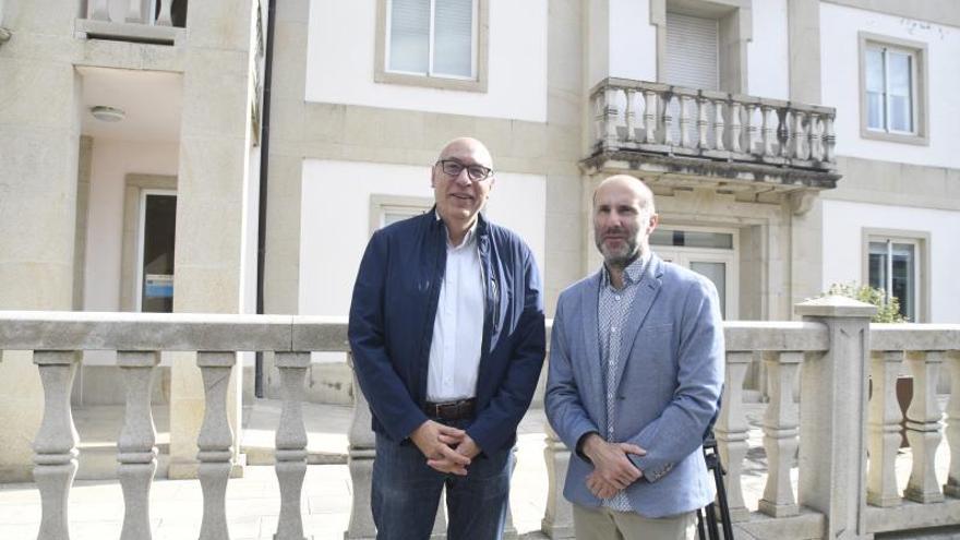 Xosé Carlos Valcárcel y Gonzalo Pérez Jácome, ayer en Barbadás. |   // F.CASANOVA