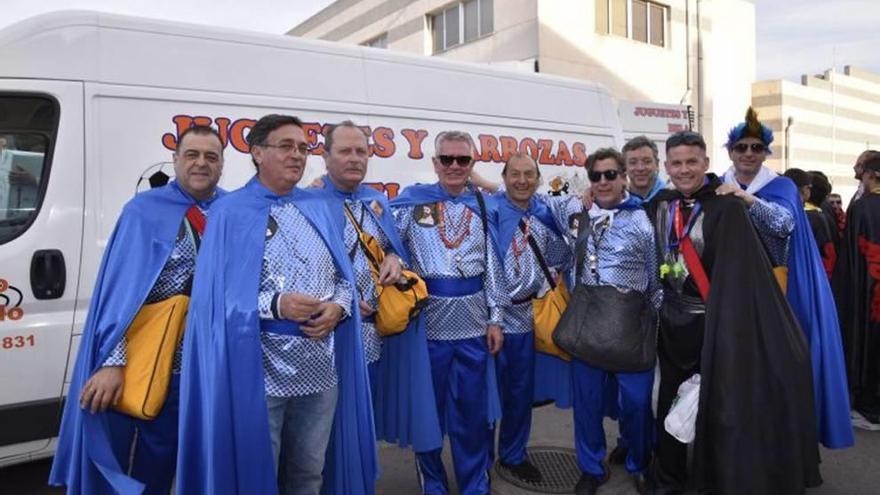 Miembros del Grupo Plutón, en los festejos del Entierro de la Sardina.