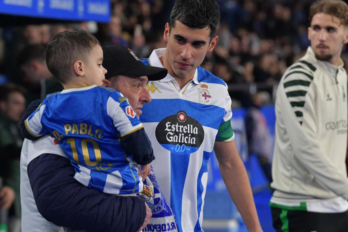 Un Dépor sin fortuna ni puntería cae en Riazor contra el Racing de Santander
