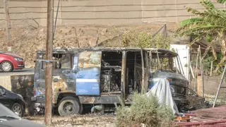 El PP asegura que Santa Lucía desalojó de un parque a la presunta autora del incendio de la furgoneta en Telde y luego rectifica