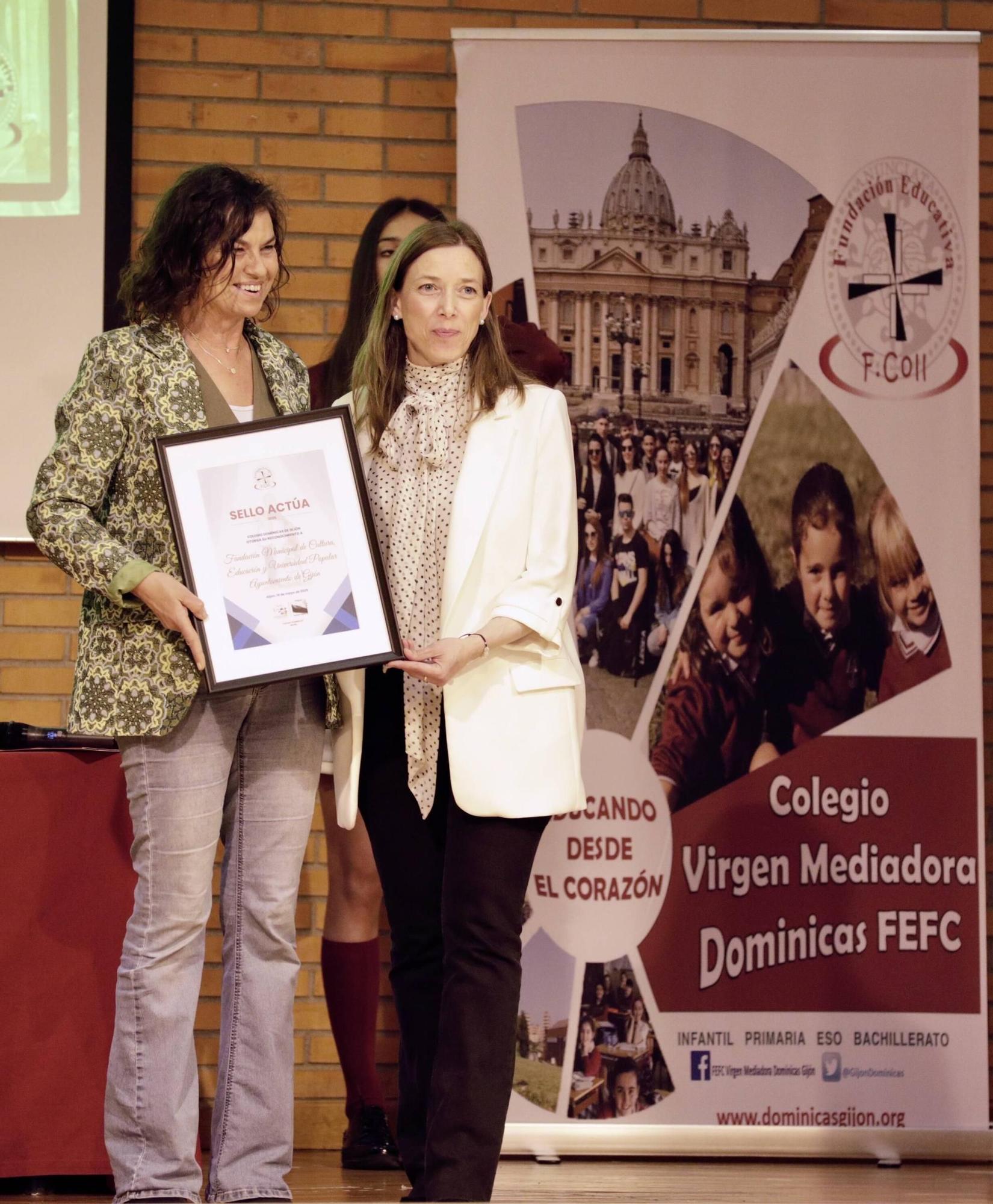 Saúl Craviotto y Rodrigo Germade vuelven al colegio en Gijón (en imágenes)