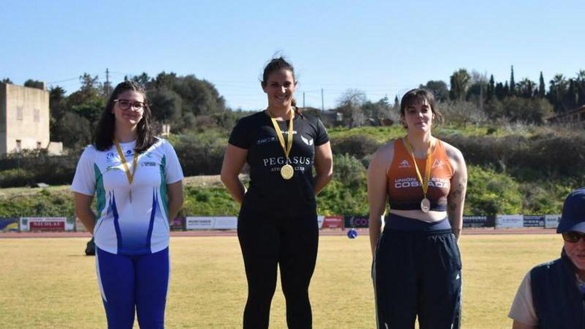 Lúa Mar Alvado , Cristina Navarro e Irene Torralba, podio femenino en martillo