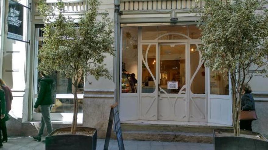 Entrada del nuevo establecimiento Punt de Sabor en la calle Avellanas de València.