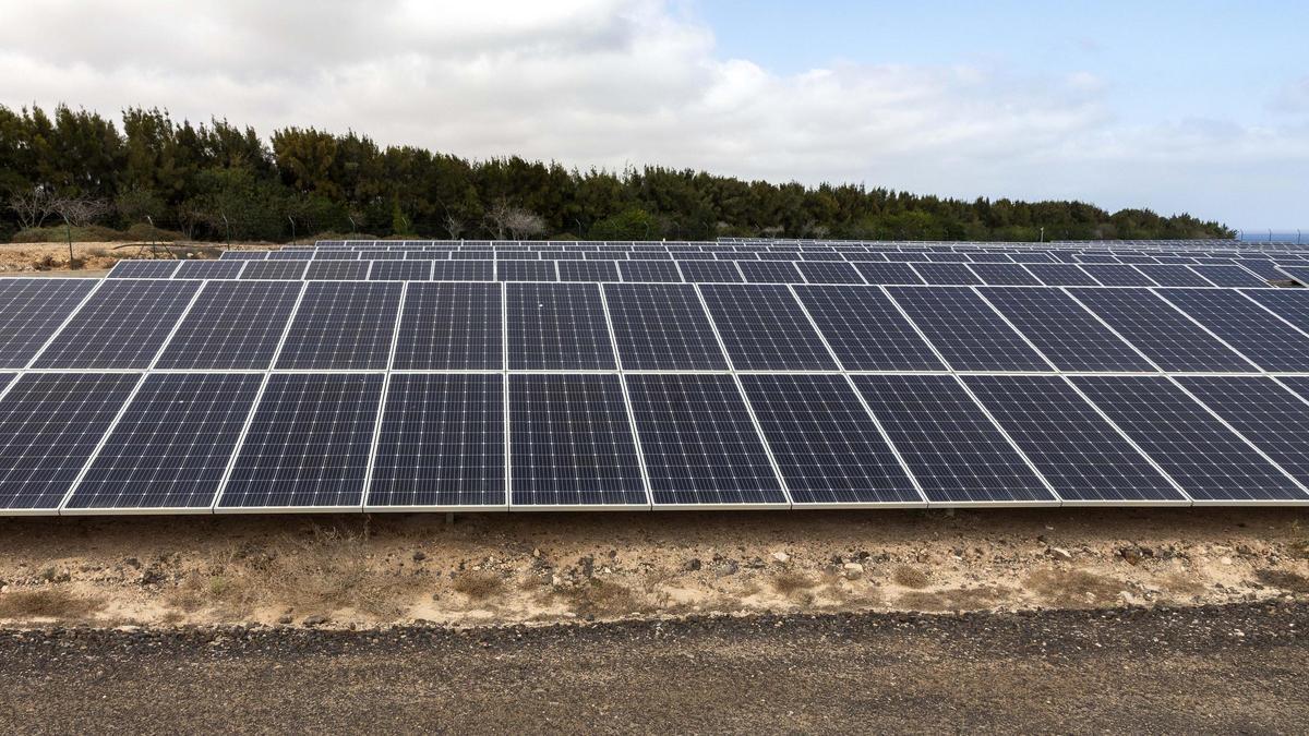 Una de las plantas solares de la red de Aena, gestor aeroportuario español.