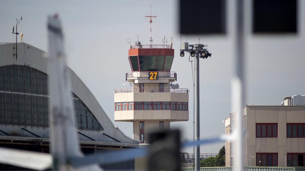 Archivo - Torre de control del aeródromo de Cuatro Vientos, a 28 de octubre de 2021, en Madrid (España).