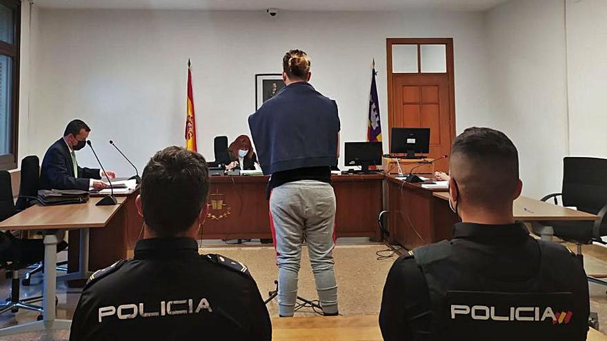 El joven condenado, ayer durante el juicio. | M.O.I.