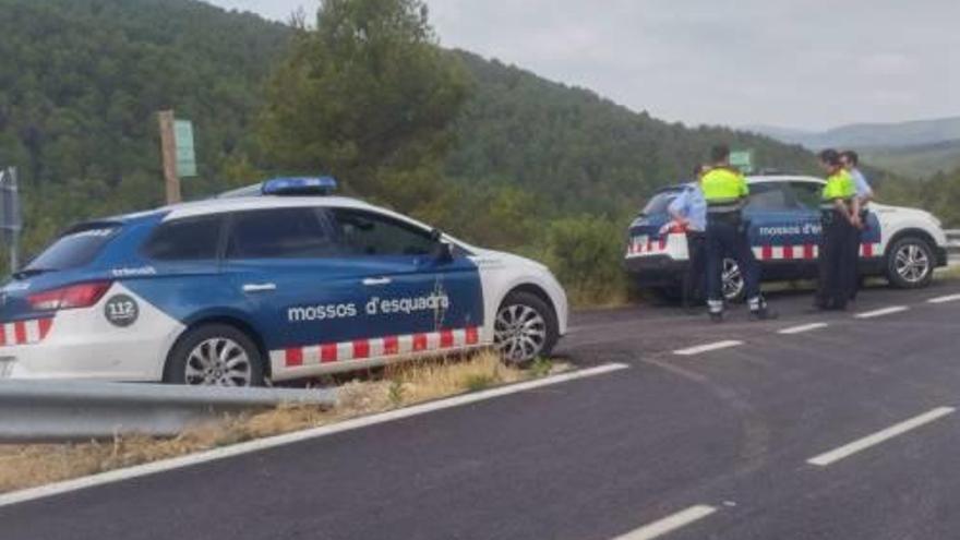 Agents dels Mossos d&#039;Esquadra, en un punt de control.