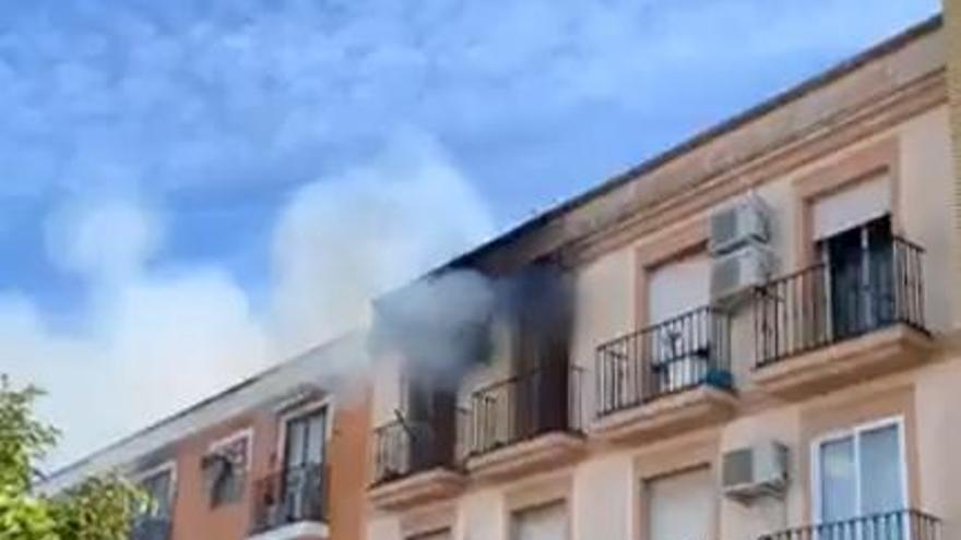 Muere un varón de 47 años en el incendio de una vivienda en Montijo