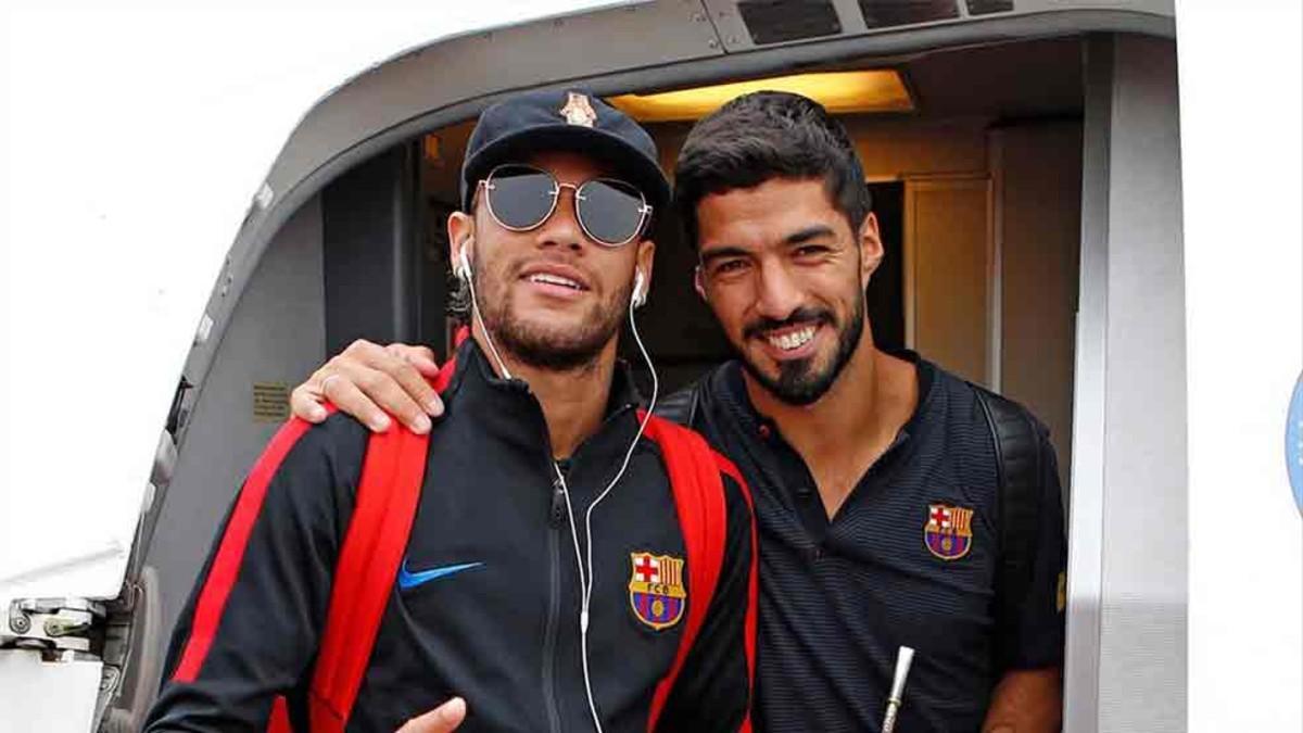 Luis Suárez, junto a Neymar