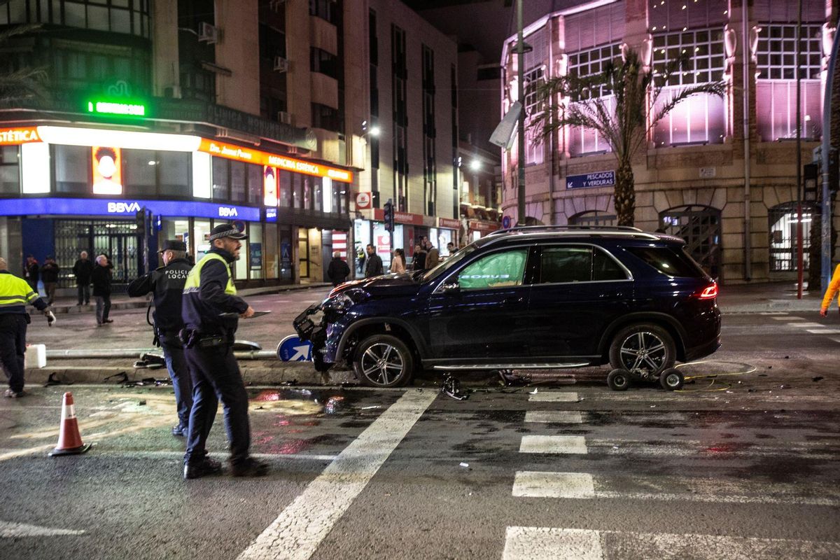 Un accidente de tráfico en el centro de Alicante.