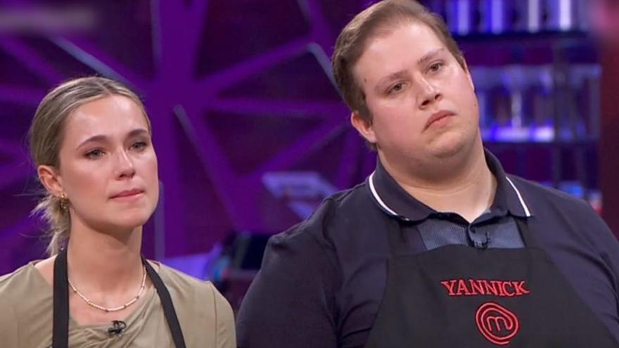 Verónica y Yannick en el veredicto final del jurado en Masterchef 10.