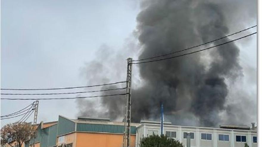 Incendio en una fábrica de Paterna.