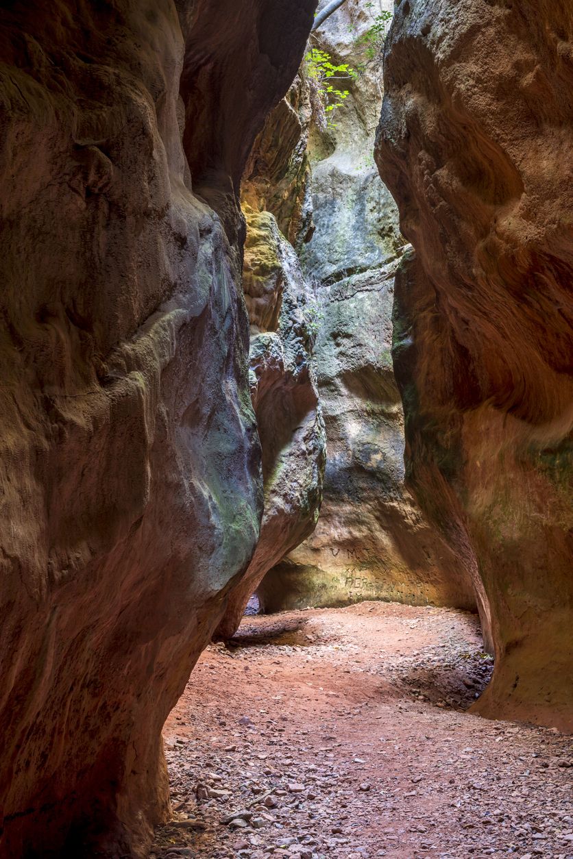 Estrecho de Arboleja en Aledo, Murcia, España. Cañón excavado en la roca por la acción de la erosión creando un paisaje único y misterioso