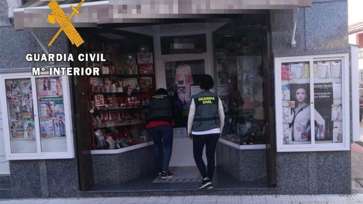 Detenidos dos vecinos de Ceclavín acusados de robar en una tienda de Moraleja