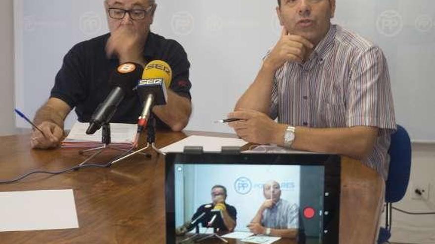 Los ediles del PP Manuel Vega y José Manuel Salvador