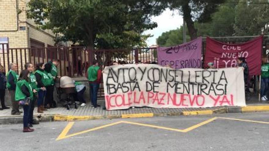 Protesta de la comunidad educativa en Torrellano.