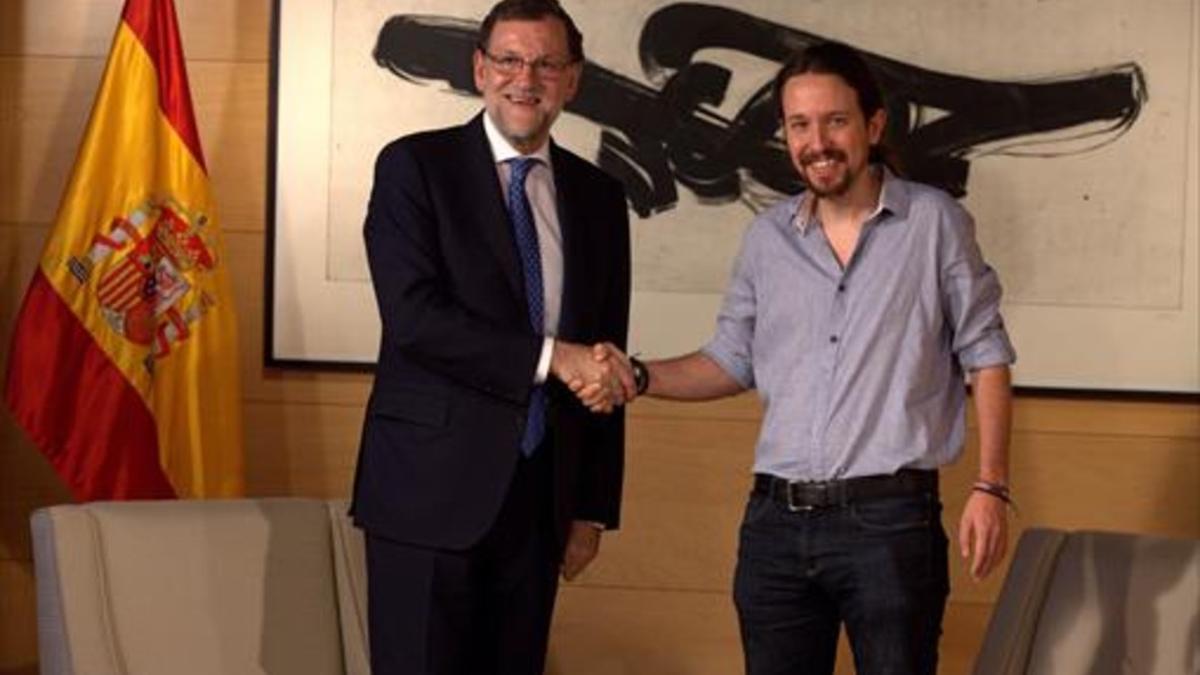 Rajoy e Iglesias, antes de reunirse en el Congreso en julio del pasado año.