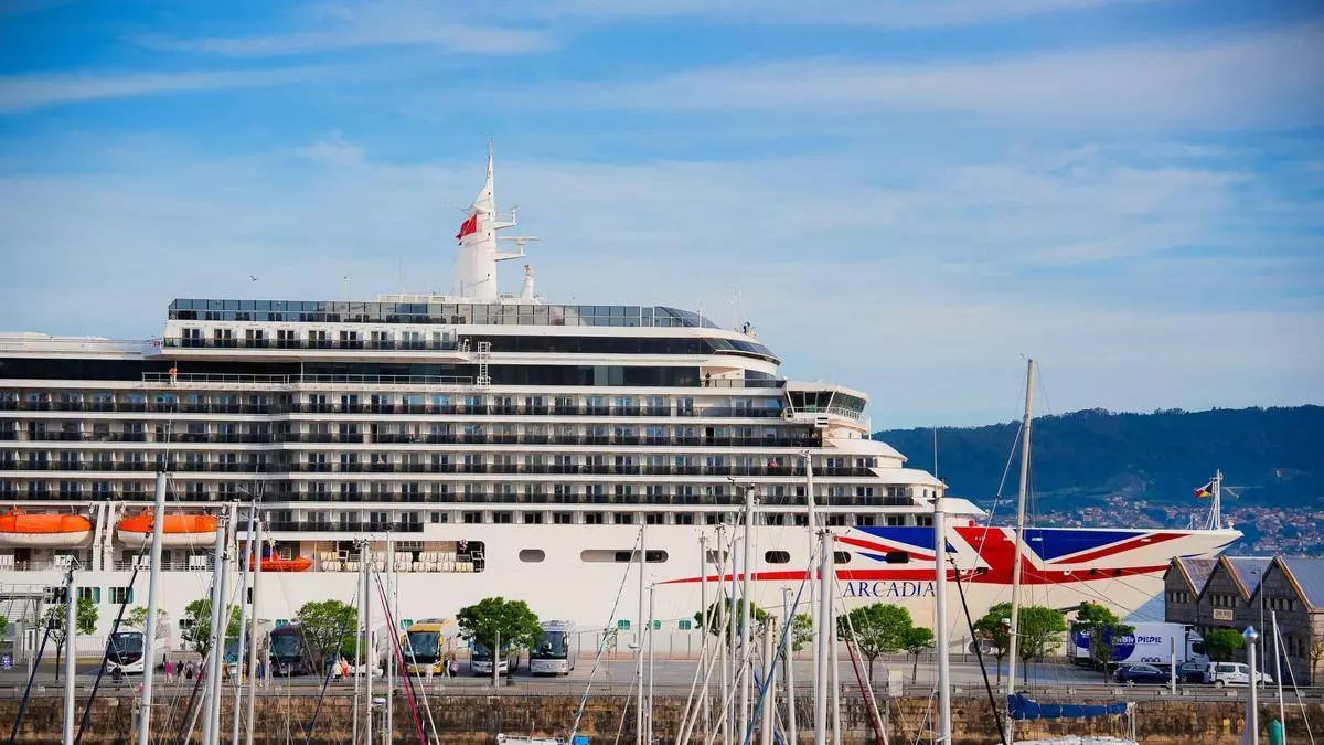 Un crucero veterano en Vigo solo para adultos: el «Arcadia» repite en la olívica