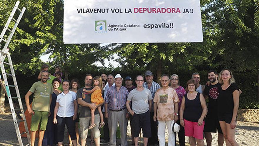 Els veïns de Vilavenut protesten per reclamar la depuradora a l&#039;Agència Catalana de l&#039;Aigua