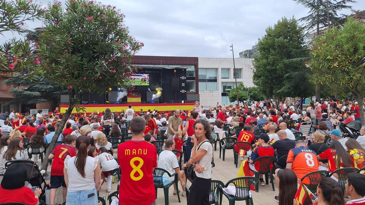 EN IMÁGENES: Piedras Blancas se echa a la calle para vivir el triunfo de España en el Mundial
