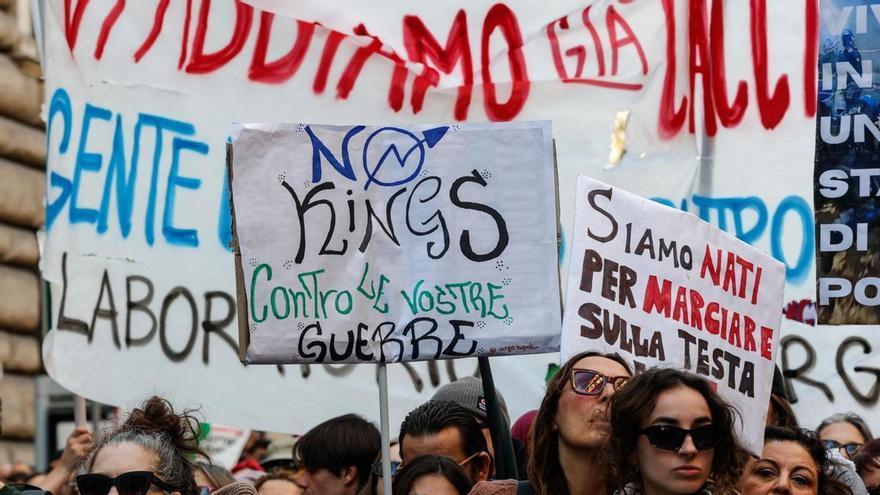 Decenas de miles de personas protestan en Roma contra la guerra, Trump y las políticas de Giorgia Meloni