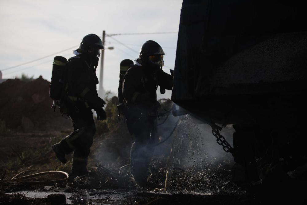 Los bomberos han apagado el fuego en poco más de una hora