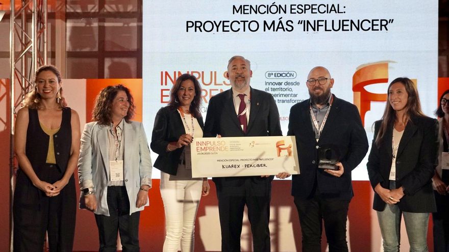 El Ayuntamiento de Santomera y Puertas Perciber, con su marca ‘Kuarex’, han recibido el premio al proyecto más ‘influencer’ entre el casi medio centenar de municipios y empresas participantes