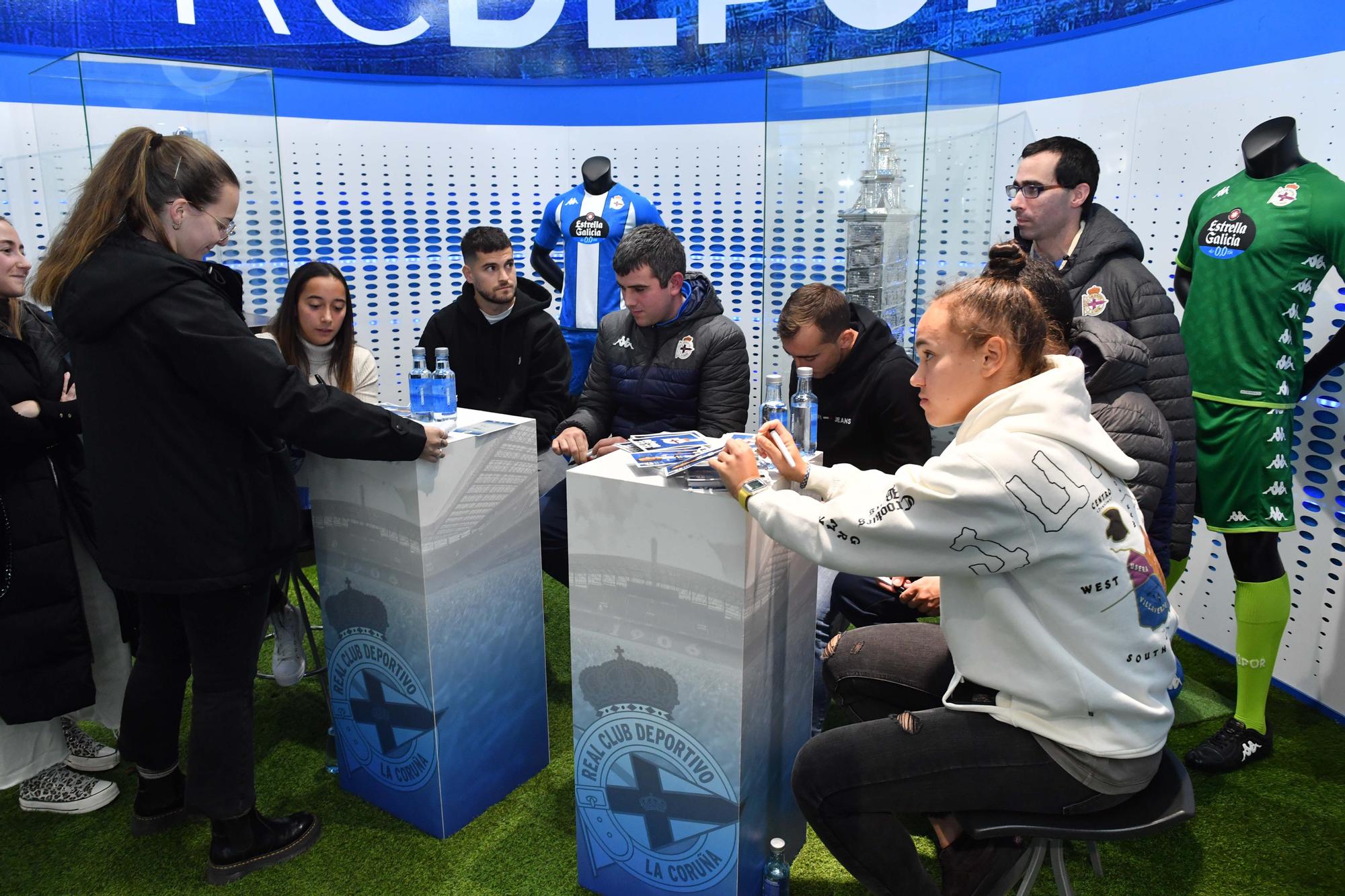 Paula, Henar, Olabe, Rubén, Andrés y Rey, en la Deportienda