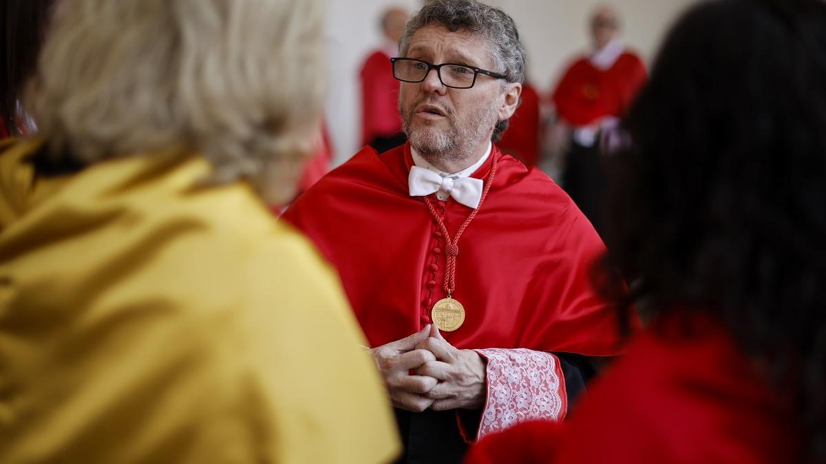 Fabián Salvioli ha sido investido Doctor Honoris Causa por la UV este miércoles.