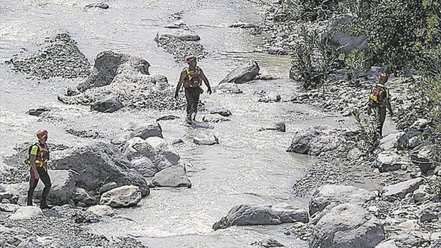 Mueren 10 excursionistas arrastrados por el agua