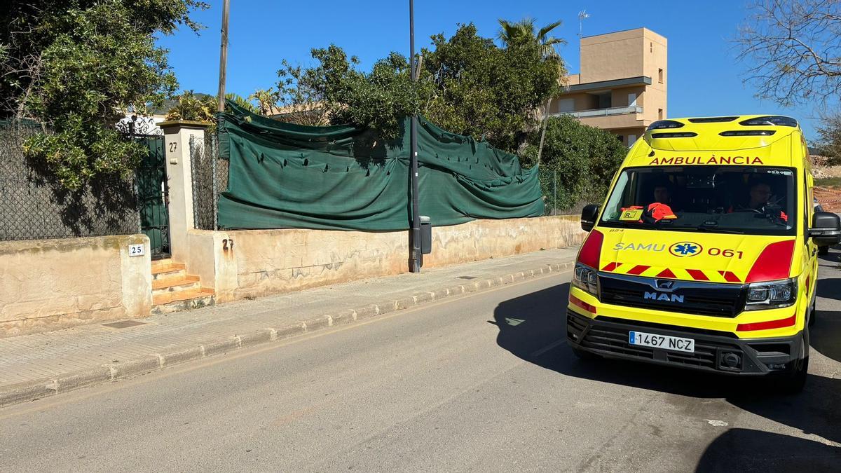 Una ambulancia se hizo presente para atender a los afectados.